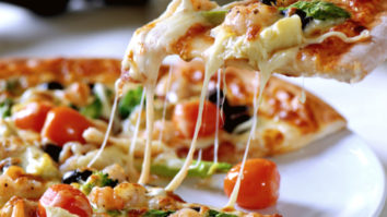 https://vewers.com/delish-homemade-pizza-can-you-say-yumm/